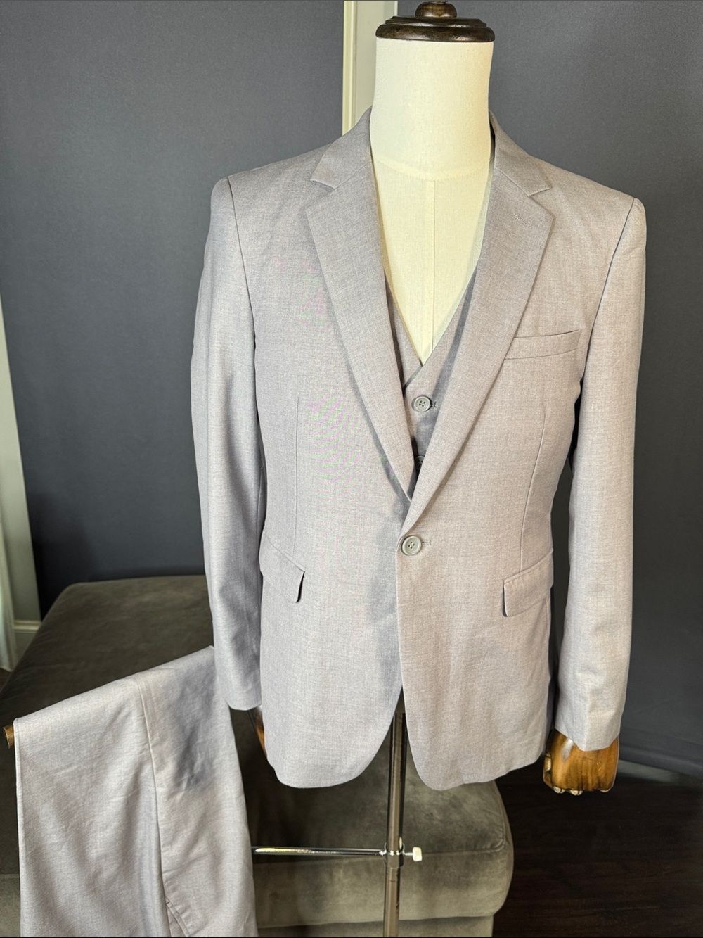 Men’s Gray 3 Piece Business Suit Notched Lapel Size 38 Jacket 36 Pants NWT